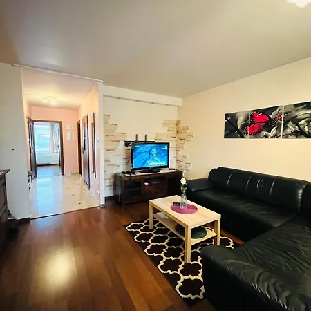 3 Gen Boleslawa Roi Apartment