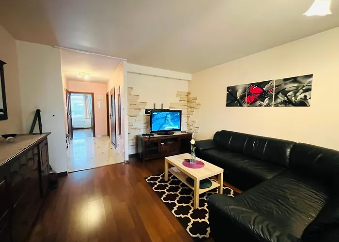 3 Gen Boleslawa Roi Apartment